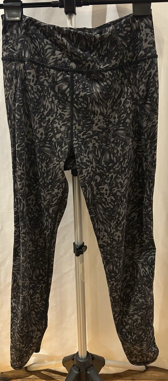 Zella Black and Gray Patterned Leggings Girls size 10/12